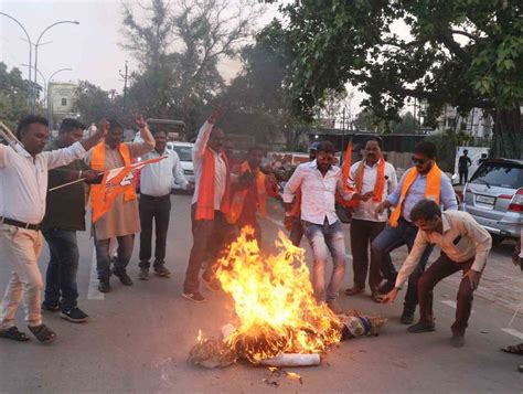 बंगाल में ओबीसी प्रमाणपत्र रद्द कोर्ट का फैसला नहीं मानने पर भाजपाइयों ने Cm ममता बनर्जी का