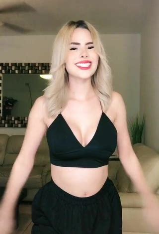 Hottest Mafer Payan Shows Cleavage In Black Crop Top Sexyfilter