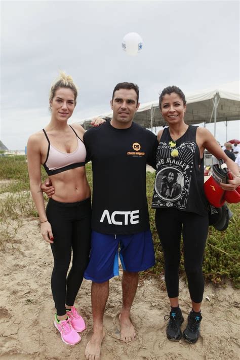 EGO Giovanna Ewbank Mostra Barriga Sequinha Em Treino Na Praia