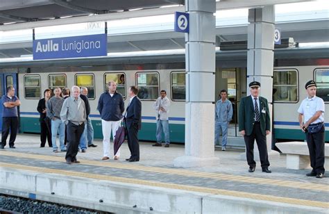 Treni Ad Aulla I Pendolari Battono I Pugni