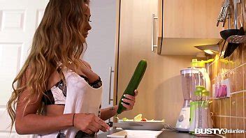 Busty Seduction In Kitchen Makes Amanda Rendall Fill Her Pink With Veggies XVIDEOS
