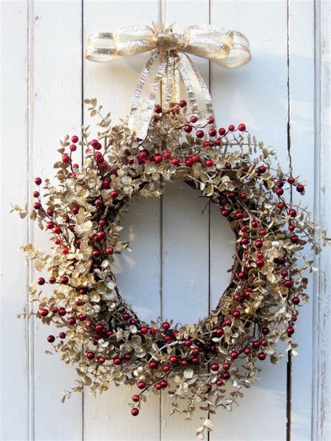 Beautiful Winter Wreaths Design Ideas 09 - PIMPHOMEE