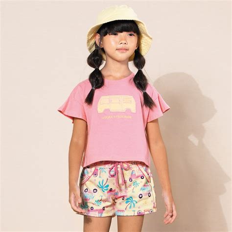 Conjunto Infantil Menina Blusa Rosa Em Meia Malha E Shorts Estampado Em