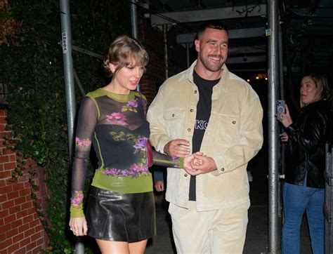 Did Taylor Swift Say She's 'In Love' With Travis Kelce, as Videos Claim ...