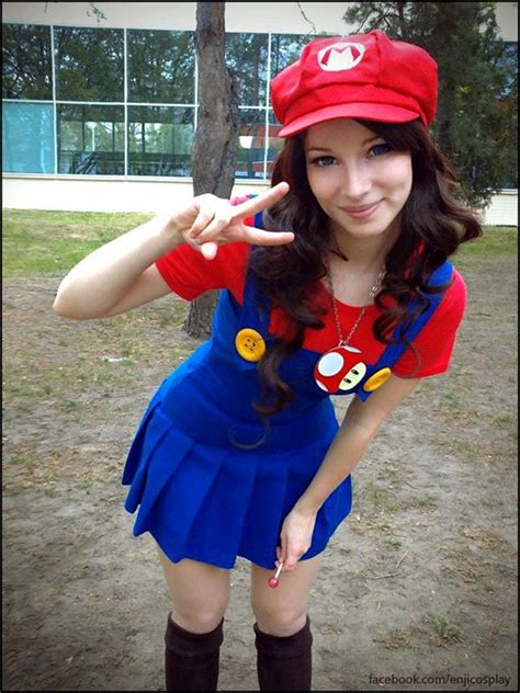 Cute Female Mario Cosplay [pic] | Fanboy Fashion