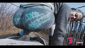 Couple tatoué surpris en train de faire l amour en public dans une ruine XVIDEOS