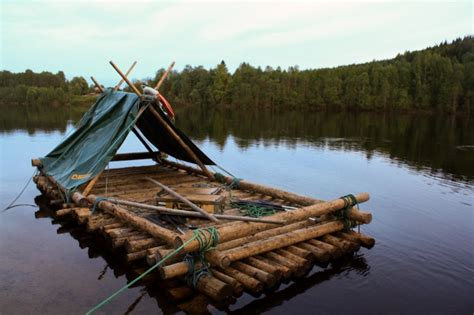 Construyendo Una Balsa De Madera En Suecia Sweetsweden