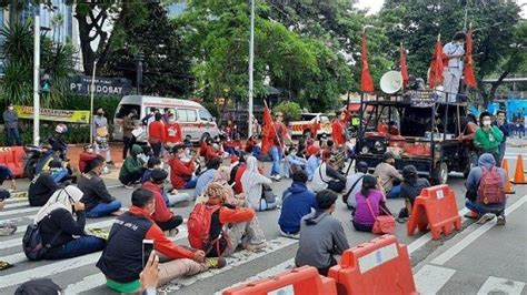 Ini Tuntutan Para Buruh Dalam Aksi May Day 2021 Di Kawasan Patung Kuda