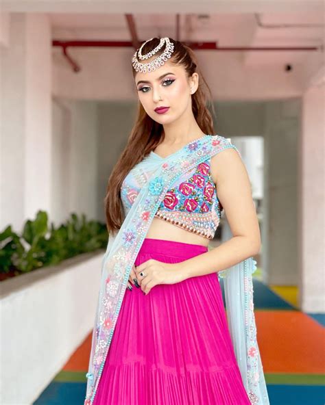 Hot Digital Babes Fan Battle Avneet Kaur Vs Arishfa Khan Vs Anushka