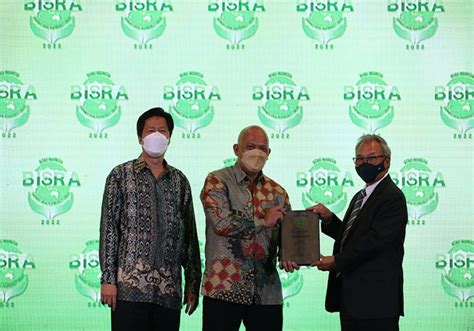 Komitmen Jalankan Program Pemberdayaan Masyarakat Berau Coal Diganjar