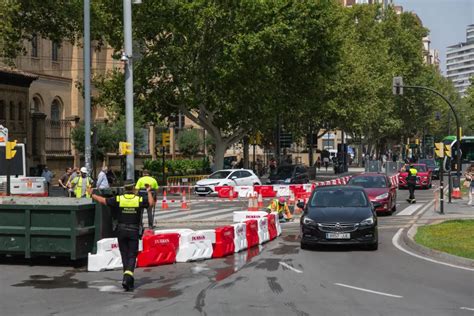 Imágenes de las afecciones al tráfico por obras en la plaza Paraíso de