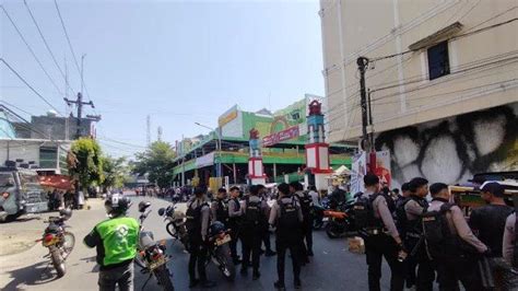 Breaking News Ratusan Polisi Bertameng Siaga Di Pasar Butung