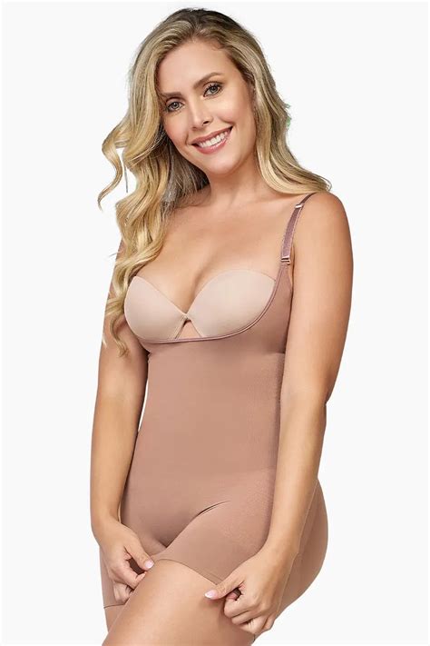 Flaunt Your Curves With Our Shapewear Bodysuit Curveez