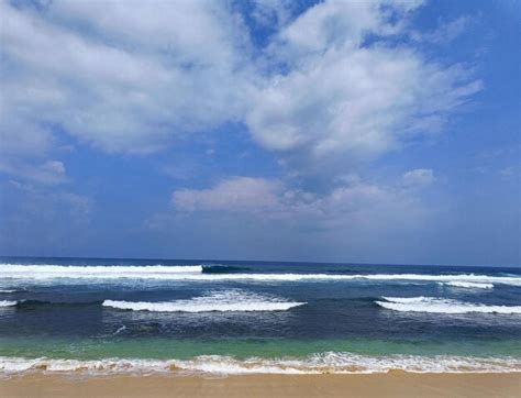 Premium Photo | White small beach waves and clouds