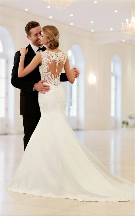 Elegant Sparkling Fit And Flare Wedding Dress Stella York Wedding Dresses