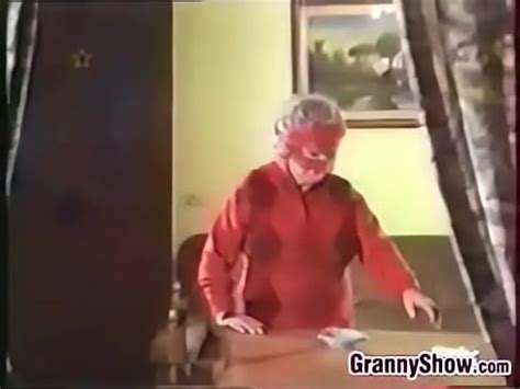Abuelita Rizada Y Enmascarada Pasando Un Buen Rato XVIDEOS