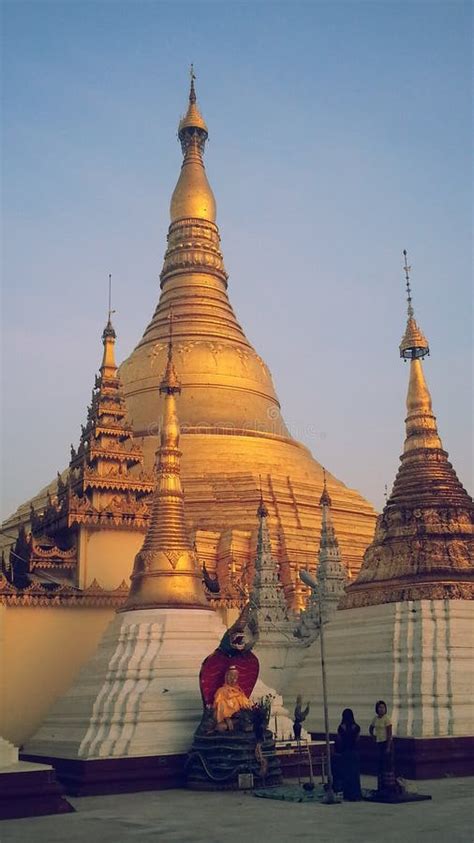 Shwedagon Pagoda editorial stock image. Image of kakusandha - 85263369