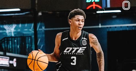 Five Star Plus Sg Meleek Thomas Down To 3 Schools Sets Commitment