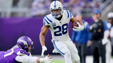 Colts Jonathan Taylor Suffers Ankle Injury During Opening Drive Vs