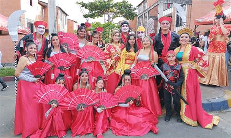 As Se Vivi El Desfile De Comparsas En La Feria De Yumbo