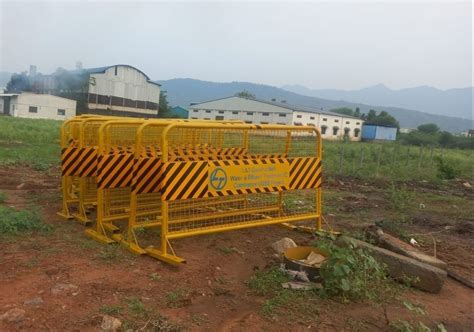 18m Yellow Mild Steel Road Safety Barricade For Construction Sites At