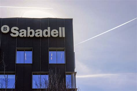 Cataluña se revuelve contra la opa hostil de BBVA a Sabadell