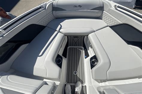 2024 Sea Ray SLX 260 Runabout Boot Kaufen YachtWorld