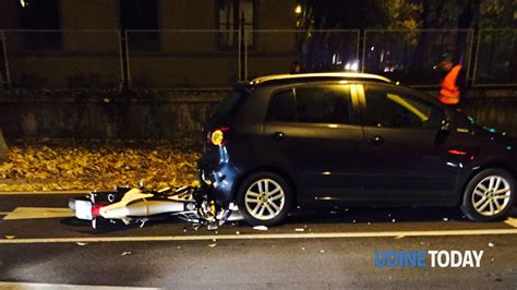 Inciddente Stradale In Via Gorizia Scooter Finisce Sotto Un Automobile