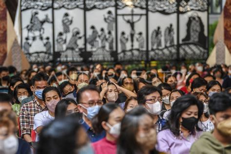 JUMAT AGUNG DI GEREJA KATEDRAL JAKARTA ANTARA Foto