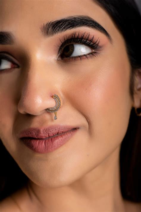 Kuberbox Traditional Bollywood Diamond Nose Ring 18k Yellow Gold Si Hi