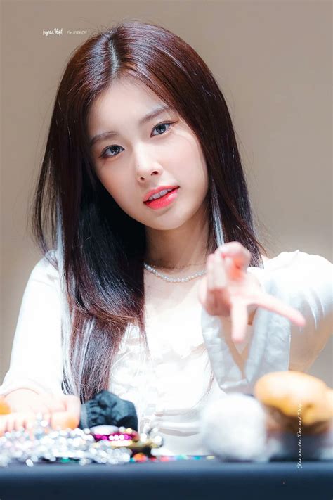 Kpopping On Twitter Happy Birthday Hyewon 23 Years Old 🎂