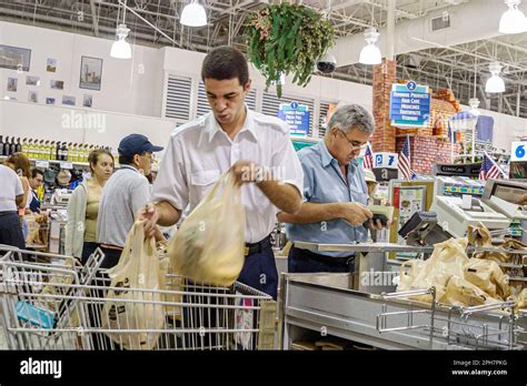 Bagging groceries checkout hi-res stock photography and images - Alamy