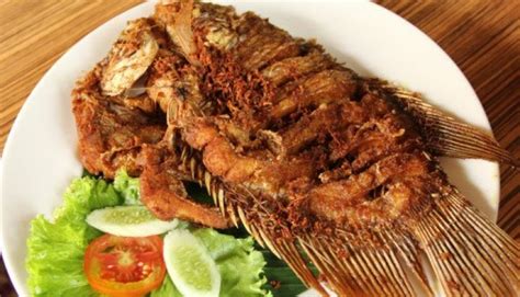 Tips Menggoreng Ikan Hingga Kering Garing Dan Renyah Hypermart Co Id