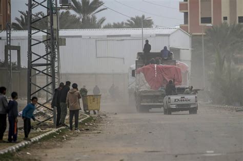 استهداف إسرائيلي جديد يطيح قتلى وجرحى من فلسطينيين ينتظرون مساعدات بغزة