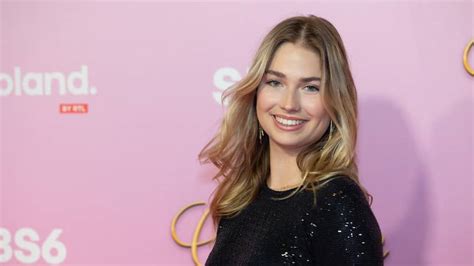 Roxy Dekker Wint Mtv Award Voor Best Dutch Act Ik Ben Echt In Shock