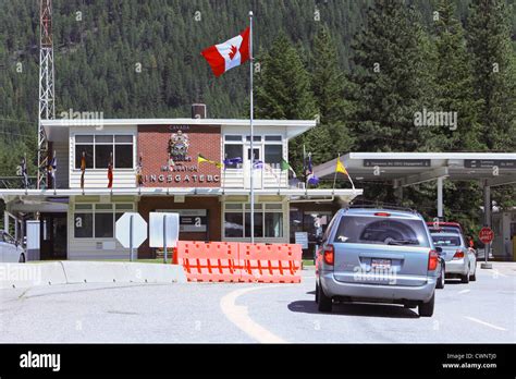 Canada border crossing station hi-res stock photography and images - Alamy