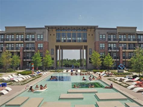 Thousand Oaks pool at Austin Ranch Apartments in The Colony, TX ...