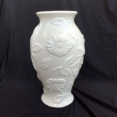 Lenox Ivory Porcelain Poppy Vase With Gold Trim On Bottom 10 Tall Ebay