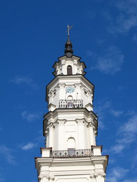 La Iglesia En La Ciudad De Kaunas Lituania Foto Premium