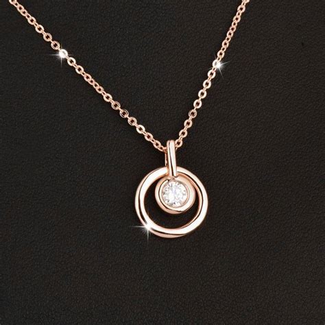 Round Shaped Pendant Necklace Jewelry Reimagine