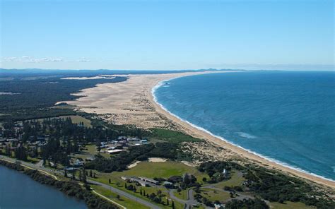 Stockton Beach / New South Wales / Australia // World Beach Guide