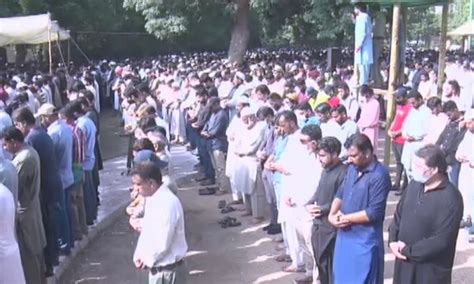 Umer Sharif Laid To Rest At Karachi S Abdullah Shah Ghazi Graveyard