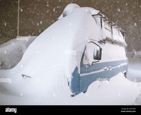 A arctic snow storm buries my van Stock Photo - Alamy