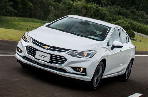 Chevrolet presenta al nuevo Cruze Sedán Conduciendo