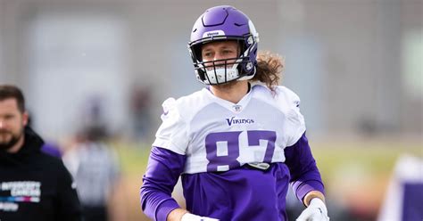 Minnesota Vikings Sign Tight End Tj Hockenson To A Long Term Contract