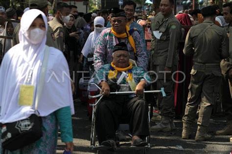 Pemberangkatan Jamaah Calon Haji Sidoarjo Antara Foto