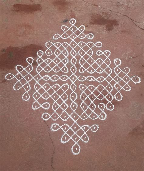 Sikku Kolam with 15 dots – Kolams of India