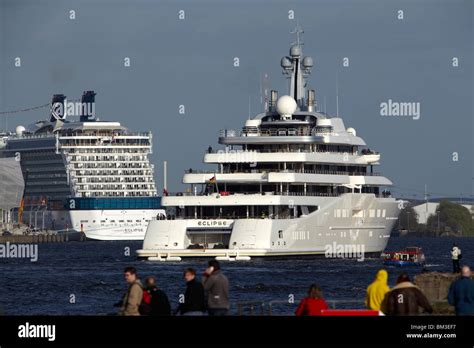 16 April 2010 Hamburg Deutschland Roman Abramovich Yacht Eclipse