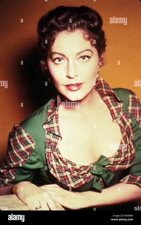 Ava Gardner Show Boat Fotos Und Bildmaterial In Hoher Auflösung Alamy