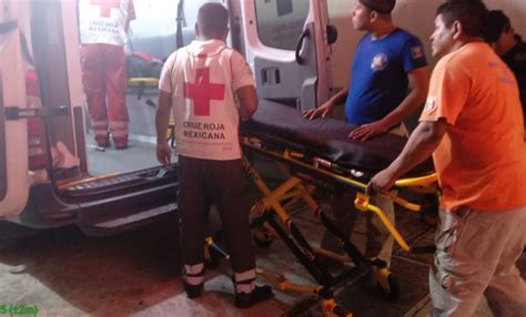 Derrapa Camioneta Por La Lluvia En Atoyac Y Resultan Lesionados 3